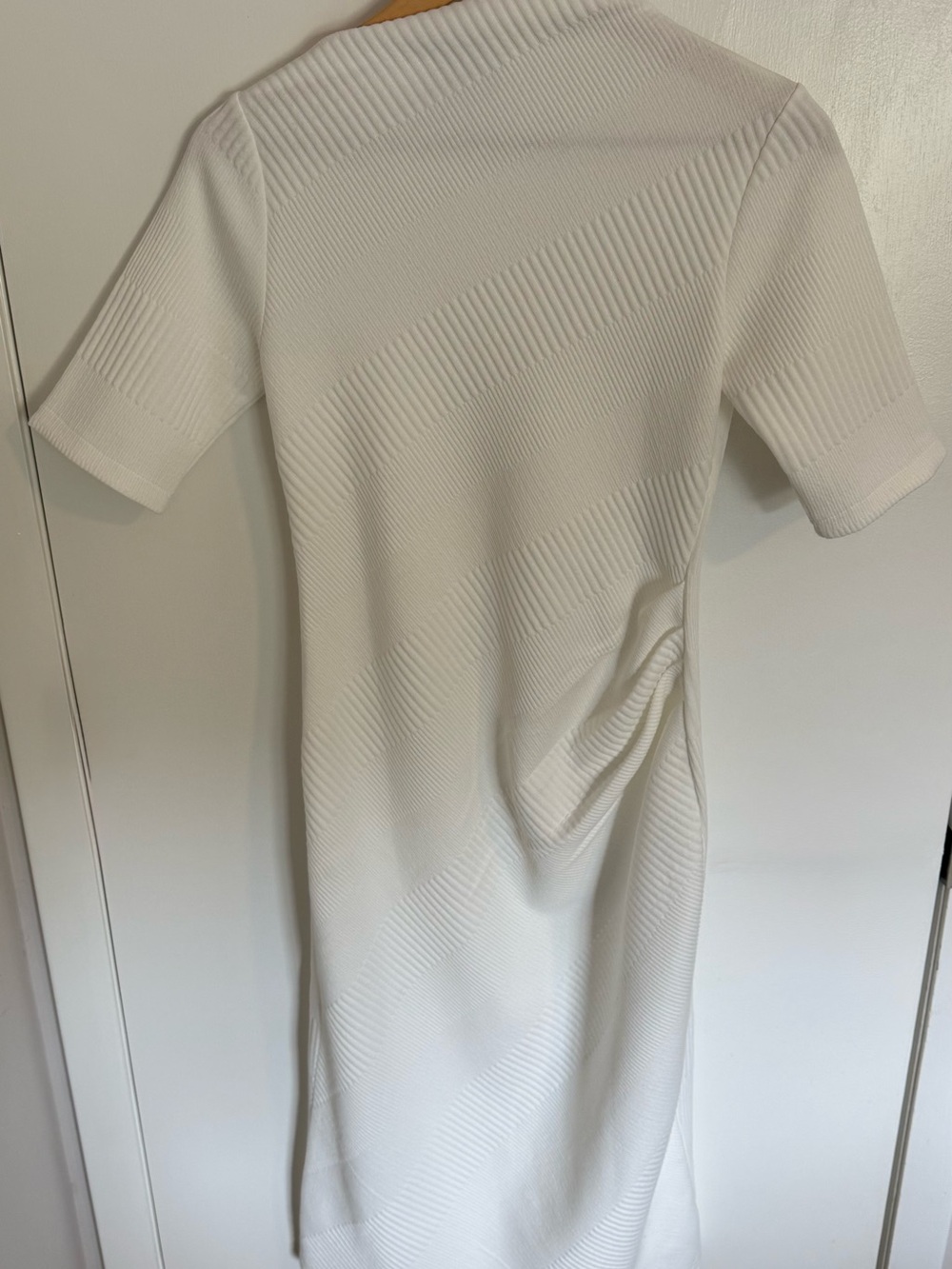 Modern Citizen Classic White Textured Knit Dress - Small